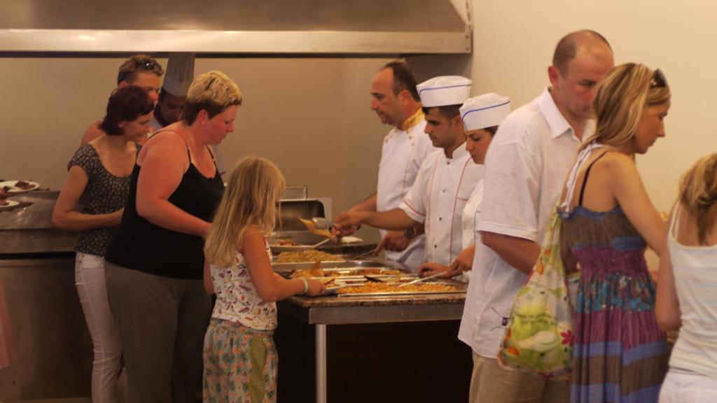 Club Bayar Beach Hotel Alanya Bagian luar foto